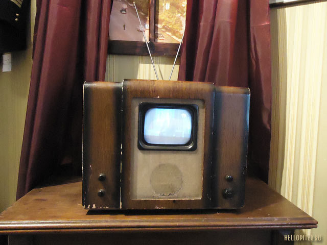 Телевизионный приёмник "КВН-49"( (Кенигсон, Варшавский, Николаевский).1949 г.