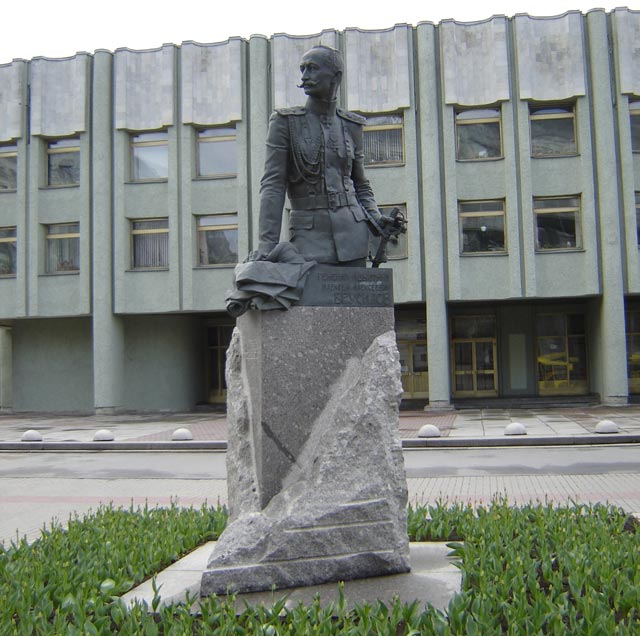 Памятник генералу Брусилову