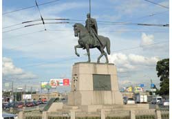 А. Невскому конный монумент