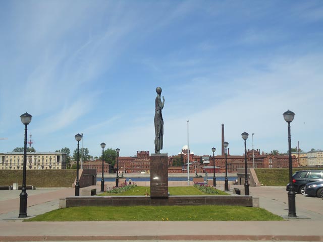 Памятник Ахматовой.Тюрьма "Кресты"