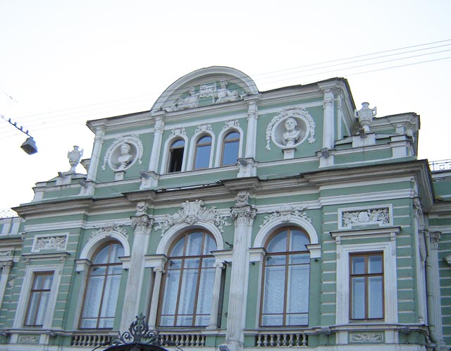 Большой драматический театр имени Г.А.Товстоногова.Фрагмент фасада.