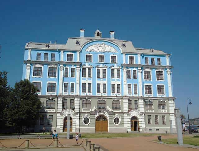 Училищный дом им. Петра Великого.Санкт-Петербург