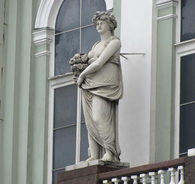 Флора.Скульптура на фасаде Малого Эрмитажа.