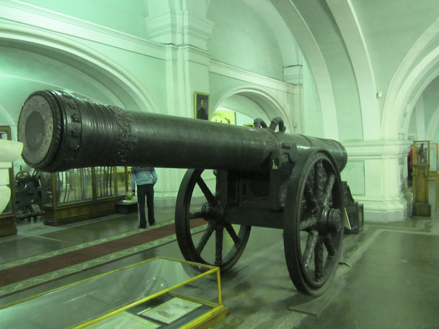 Артиллерийский музей.216-мм осадная пищаль "Инрог" 1577 г.