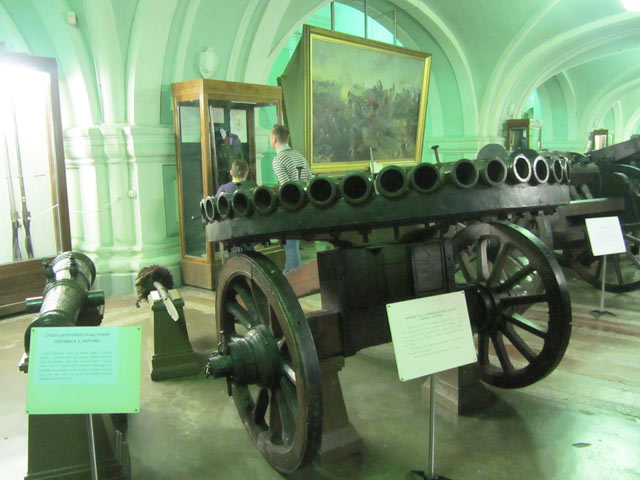 44-ствольная мортирная батарея системы А. К. Нартова изготовлена в 1754 г. 