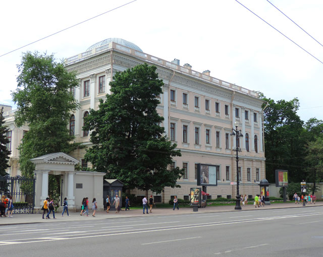 Аничков дворец со стороны Невского проспекта