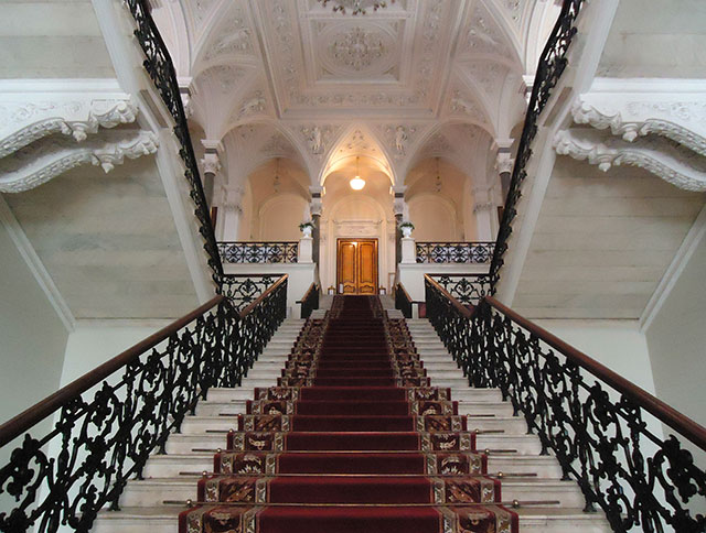Парадная лестница в Николаевском дворце