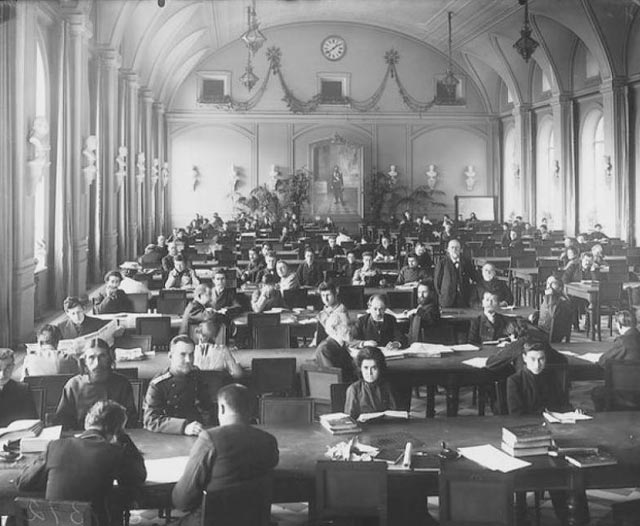 Читатели в Публичной библиотеке. 1914 г.