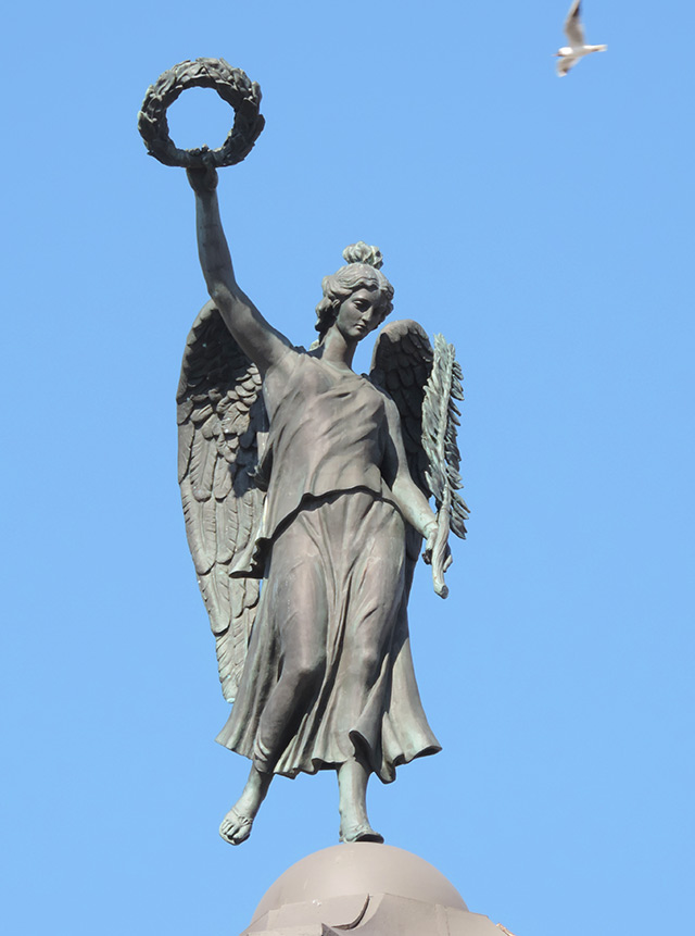 Ника-античная богиня победы. Колонна Воинской славы. Санкт-Петербург